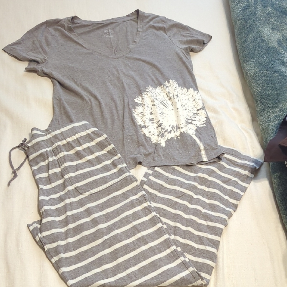 Gildan Gray and White Women's Pajama Set Fits like Large